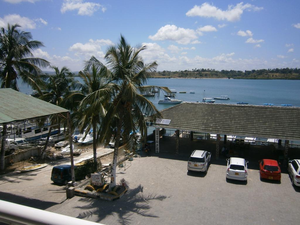 Tudor Water Sports Hotel Mombasa Exterior foto
